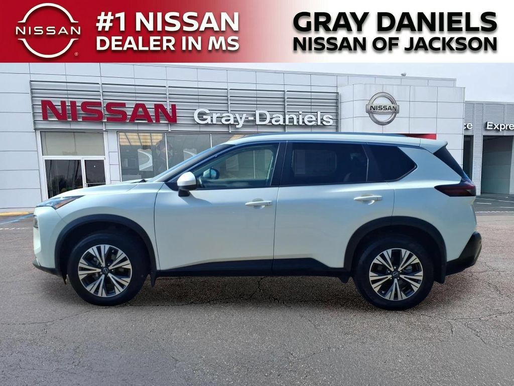 Used 2023 Nissan Rogue SV w/ SV Premium B Package FWD image 4
