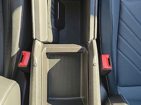 Certified 2025 Volkswagen Tiguan SE image 10