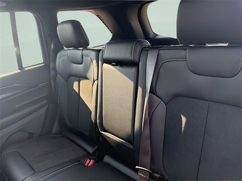 New 2025 Jeep Grand Cherokee Altitude image 27