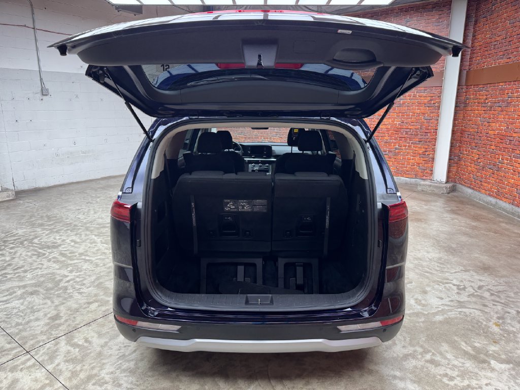 Used 2024 Kia Carnival LX FWD image 27