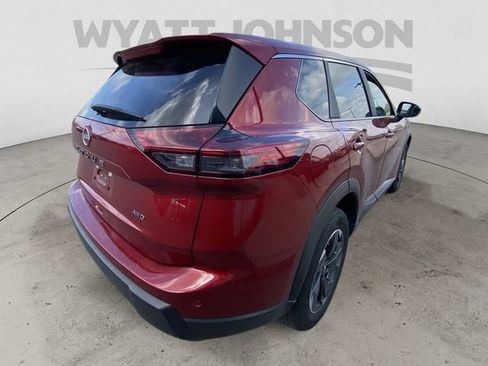 Used 2025 Nissan Rogue SV image 9
