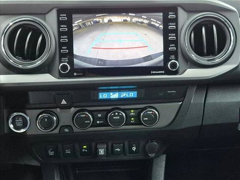 Used 2022 Toyota Tacoma TRD Off-Road w/ Technology Package AWD/4WD image 13