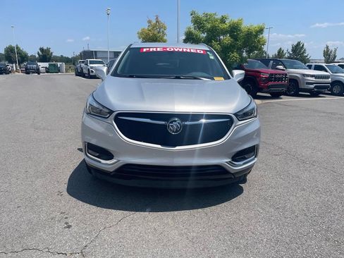 Used 2020 Buick Enclave Essence w/ Sport Touring Edition FWD image 2