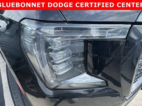 Used 2023 GMC Yukon Denali Ultimate AWD/4WD image 9