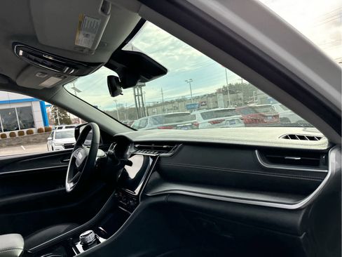 Used 2023 Jeep Grand Cherokee Limited image 28