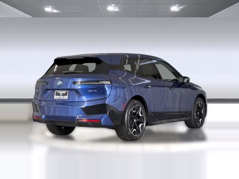 Used 2024 BMW iX xDrive50 w/ Premium Package AWD/4WD image 8