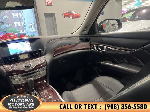 Used 2017 INFINITI Q70 3.7 image 22