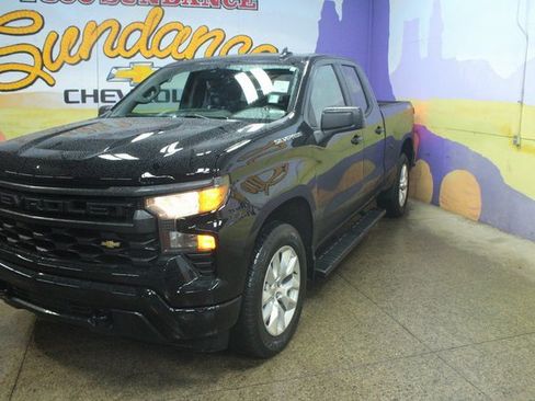 Used 2023 Chevrolet Silverado 1500 Custom image 4