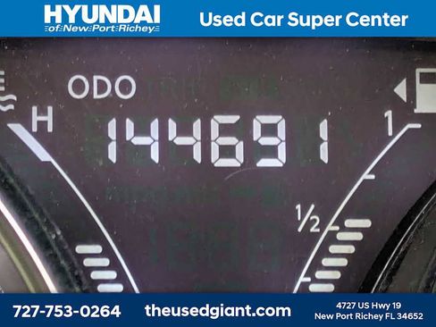 Used 2017 Nissan Versa SV FWD image 29