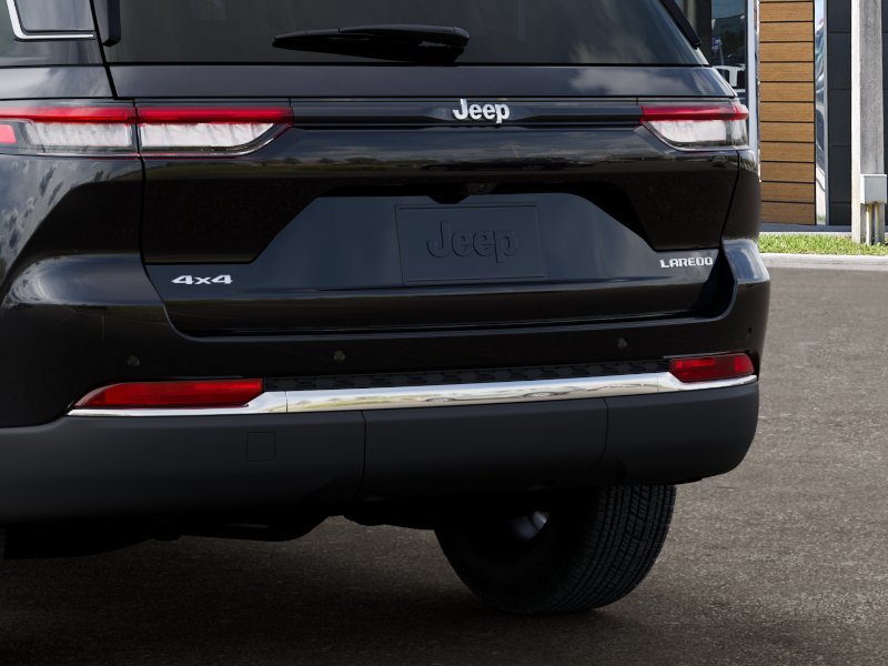 New 2026 Jeep Grand Cherokee Laredo w/ Trailer Tow Package AWD/4WD image 13