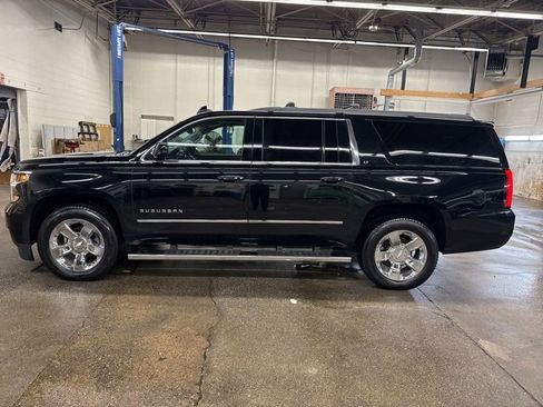 Used 2019 Chevrolet Suburban LT w/ LT Signature Package image 3