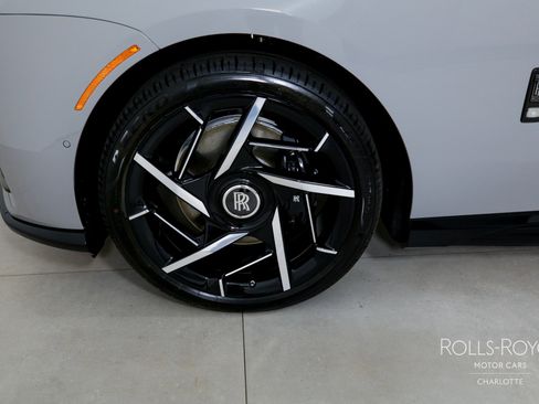 New 2025 Rolls-Royce Spectre Black Badge w/ Spectre Enhancement Package image 35