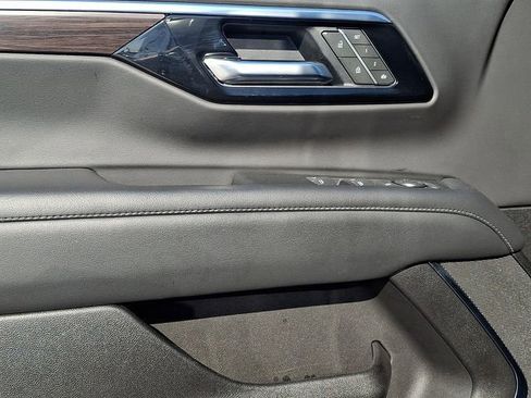 Used 2025 Chevrolet Suburban Z71 AWD/4WD image 11
