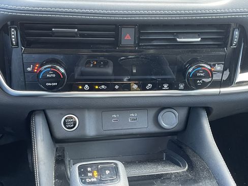 Used 2023 Nissan Rogue SL image 25