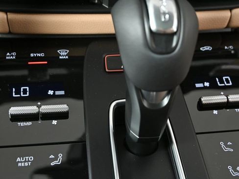 Certified 2026 Porsche Macan image 14