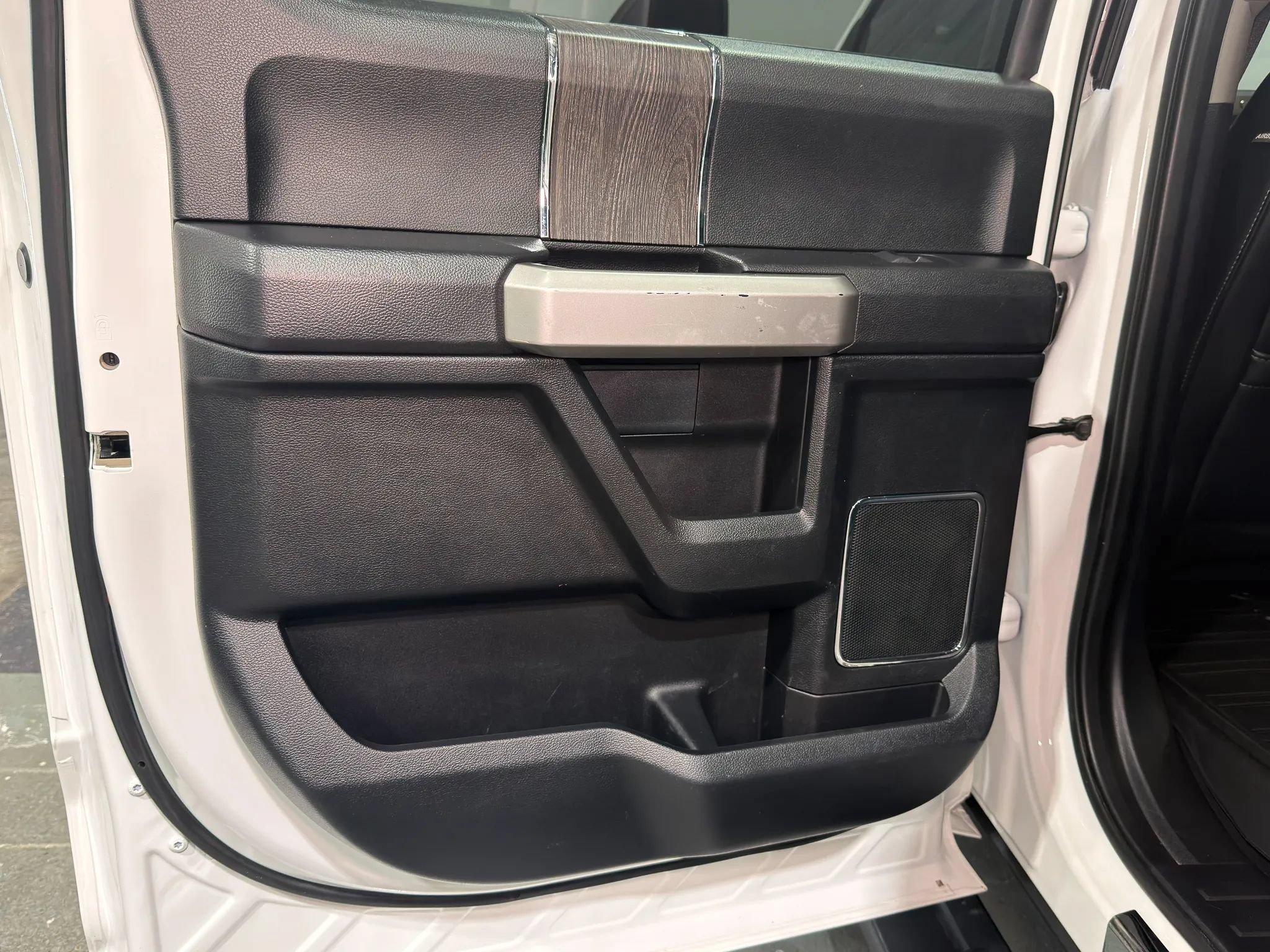 Used 2021 Ford F350 Lariat AWD/4WD image 7