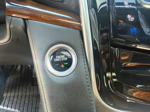 Used 2019 Cadillac Escalade Luxury AWD/4WD image 25