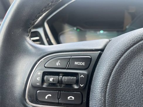 Used 2020 Kia Niro EX FWD image 13