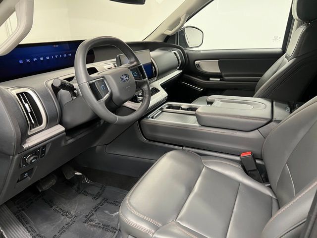 Used 2025 Ford Expedition Active AWD/4WD image 19