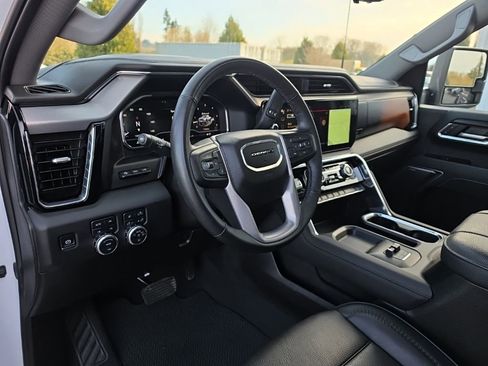 Used 2025 GMC Sierra 3500 Denali w/ Denali Reserve Package image 10