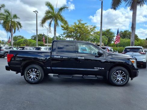 Certified 2021 Nissan Titan SV w/ SV Convenience Package image 8