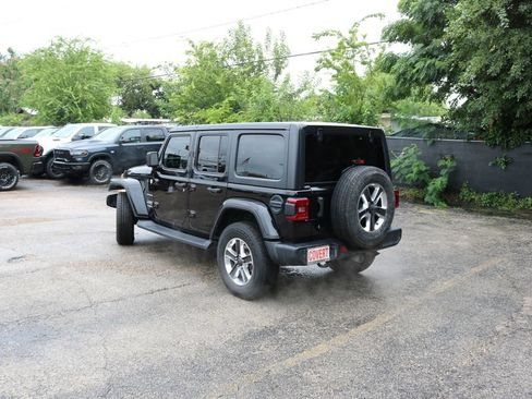 Used 2019 Jeep Wrangler Unlimited Sahara AWD/4WD image 3