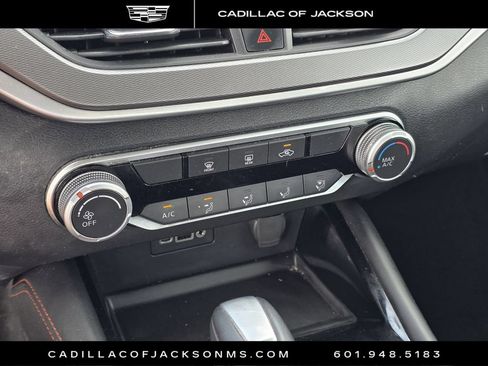 Used 2024 Nissan Altima 2.5 SR FWD image 14