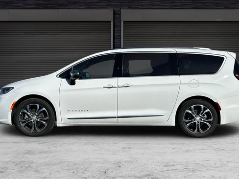 New 2026 Chrysler Pacifica Pinnacle image 7