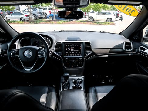 Used 2018 Jeep Grand Cherokee Limited AWD/4WD image 29
