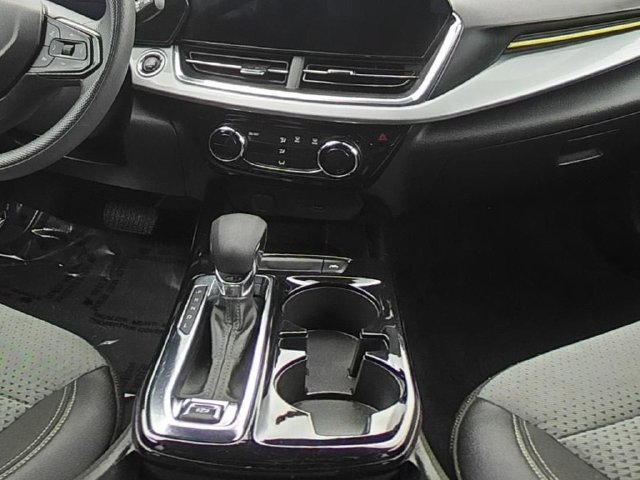 Used 2025 Chevrolet Trax LT FWD image 25