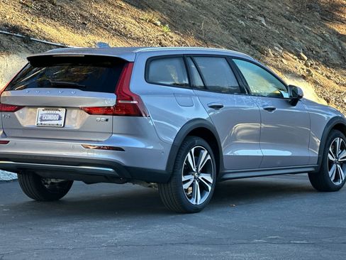 New 2026 Volvo V60 B5 Cross Country Plus image 5