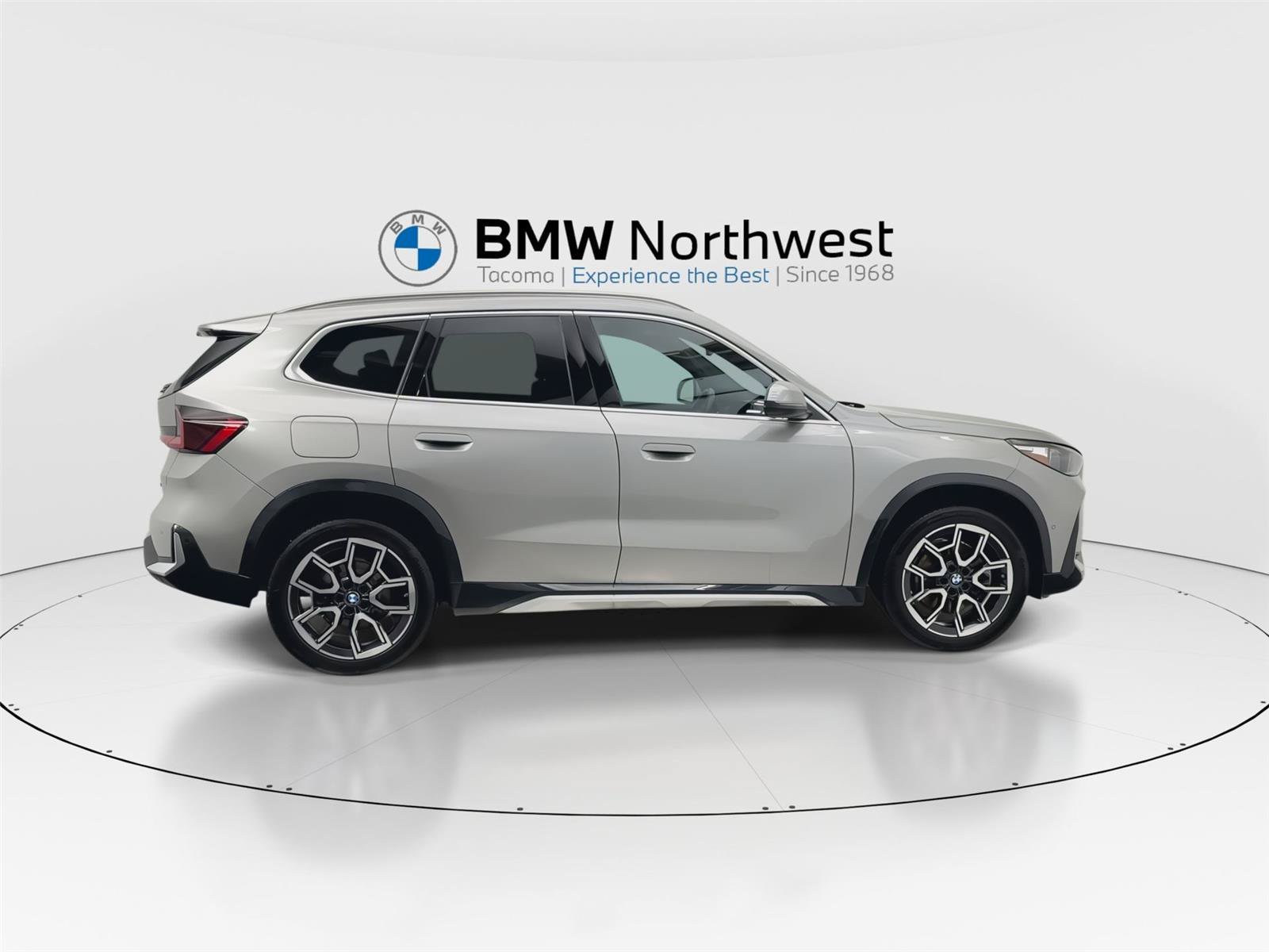 Used 2025 BMW X1 xDrive28i w/ Convenience Package AWD/4WD image 4