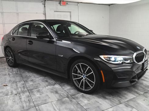 Used 2022 BMW 330e xDrive AWD/4WD image 3