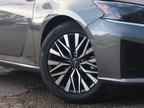Certified 2025 Nissan Altima 2.5 SV FWD image 3
