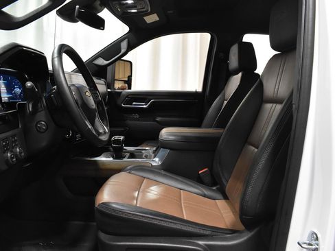 Used 2023 Chevrolet Silverado 1500 High Country w/ Max Trailering Package image 3