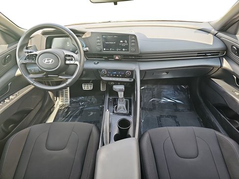 Used 2025 Hyundai Elantra Sport FWD image 9