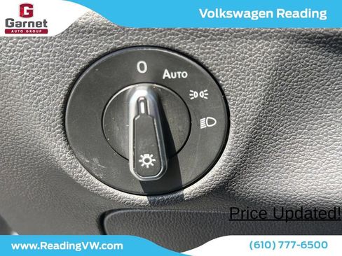Certified 2023 Volkswagen Jetta SE FWD image 33