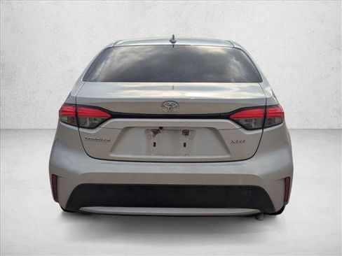 Used 2020 Toyota Corolla XLE image 6