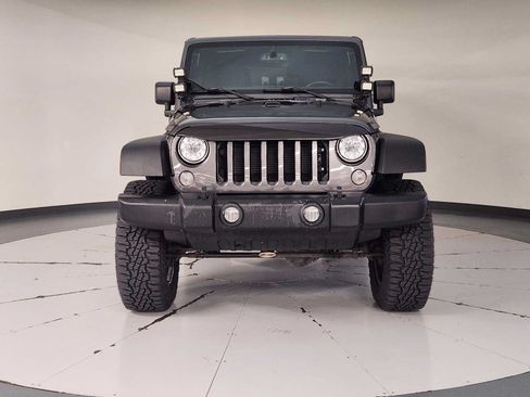 Used 2018 Jeep Wrangler Unlimited Rubicon w/ Connectivity Group AWD/4WD image 9