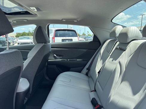 New 2025 Hyundai Elantra Limited image 16
