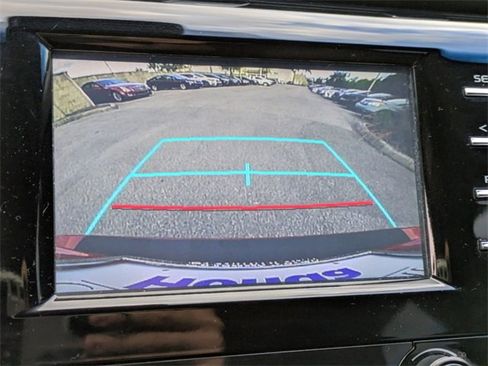 Used 2019 Toyota Camry SE image 22