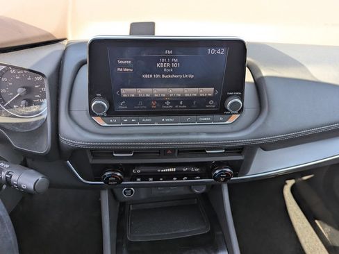 Used 2023 Nissan Rogue SV AWD/4WD image 19
