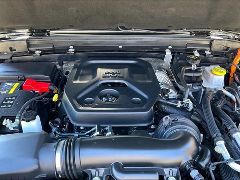 Used 2024 Jeep Wrangler Sahara w/ Technology Group image 9