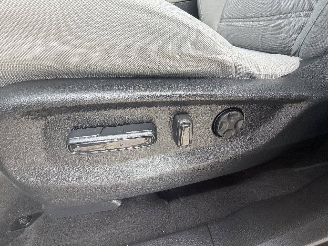 Used 2019 Honda CR-V EX image 16