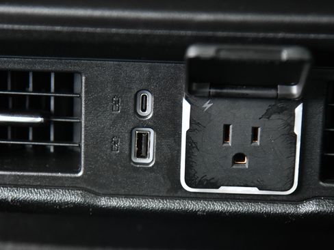 Used 2024 GMC Sierra 1500 SLT image 39