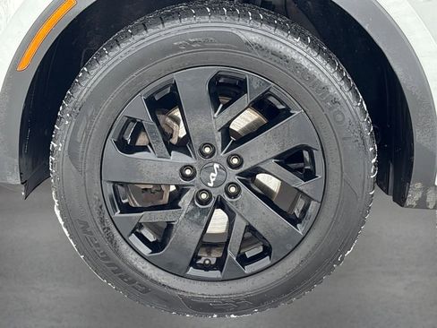 Certified 2022 Kia Sorento S w/ Panoramic Sunroof Package image 12