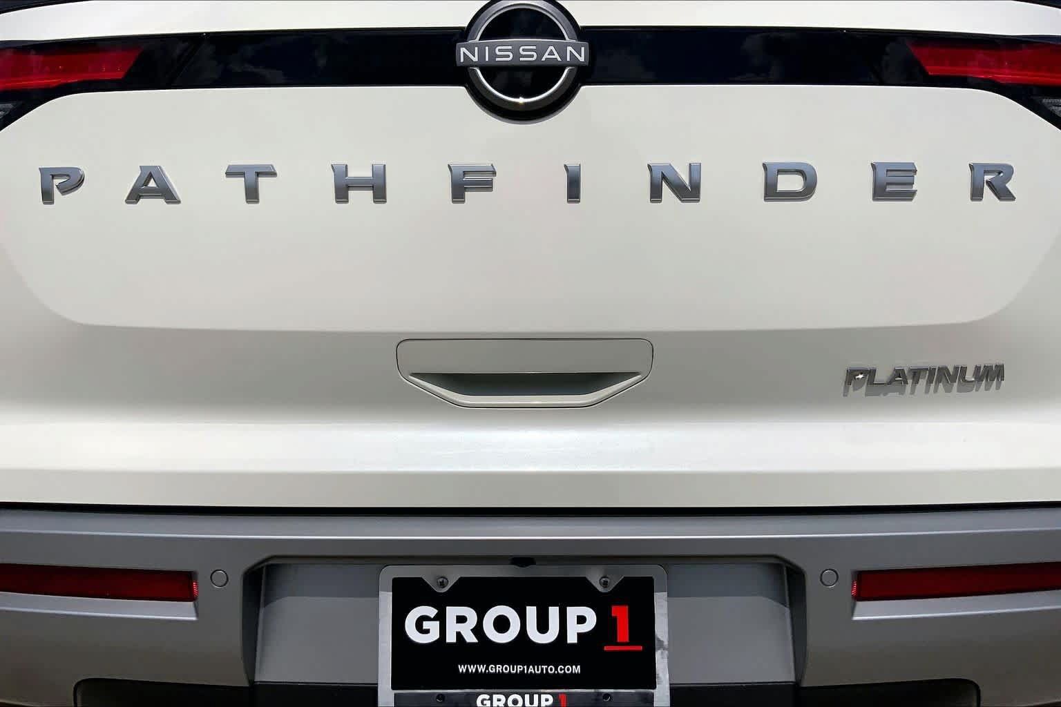 Used 2024 Nissan Pathfinder Platinum FWD image 10