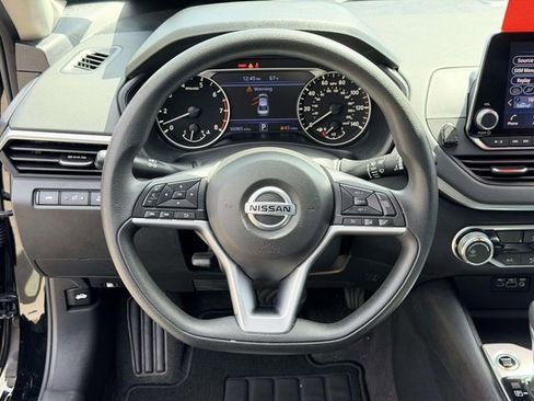 Used 2022 Nissan Altima 2.5 SV image 18