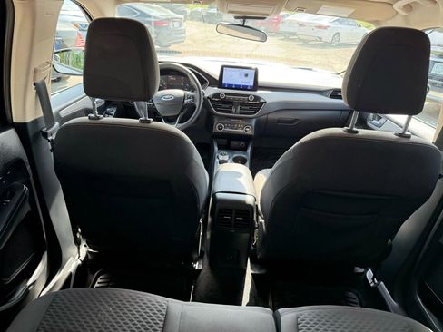 Used 2020 Ford Escape SE image 9