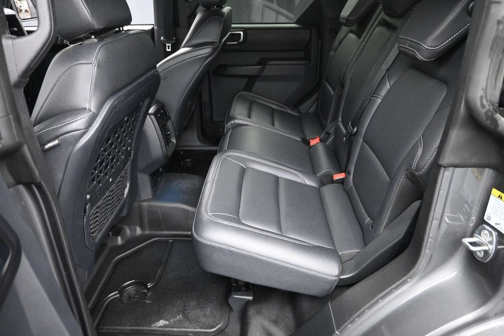Used 2025 Ford Bronco Badlands AWD/4WD image 12